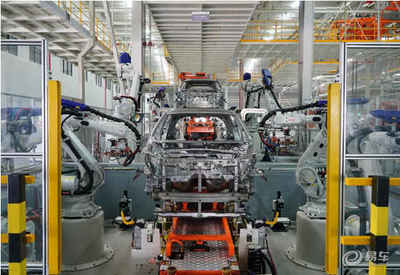 全新升級(jí)上市 云度再次領(lǐng)航新能源汽車(chē)行業(yè)發(fā)展